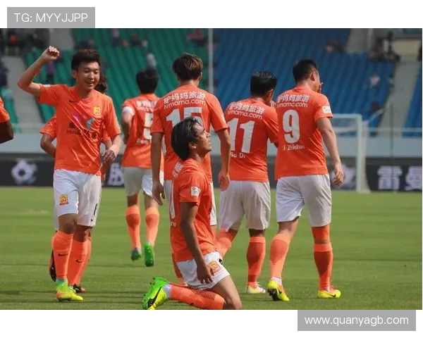 青岛黄海迎战上海申鑫争夺中甲联赛关键三分之战